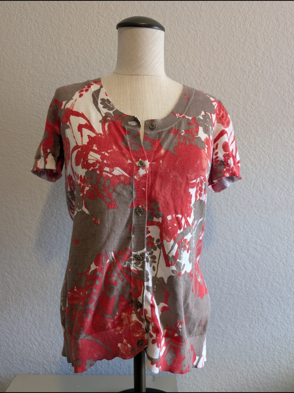 Ann Taylor Red Gray Floral Button-Front Short-Sleeve Top